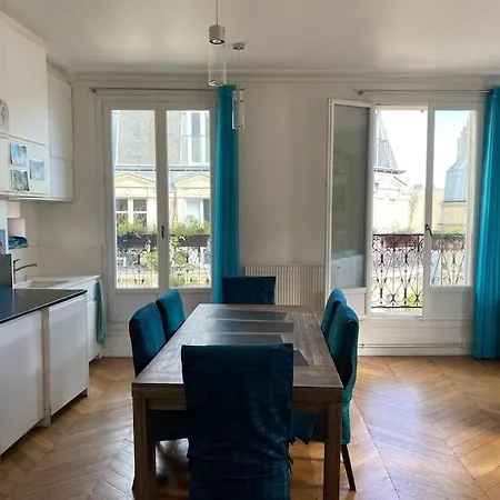 Tres Lumineux Apartment